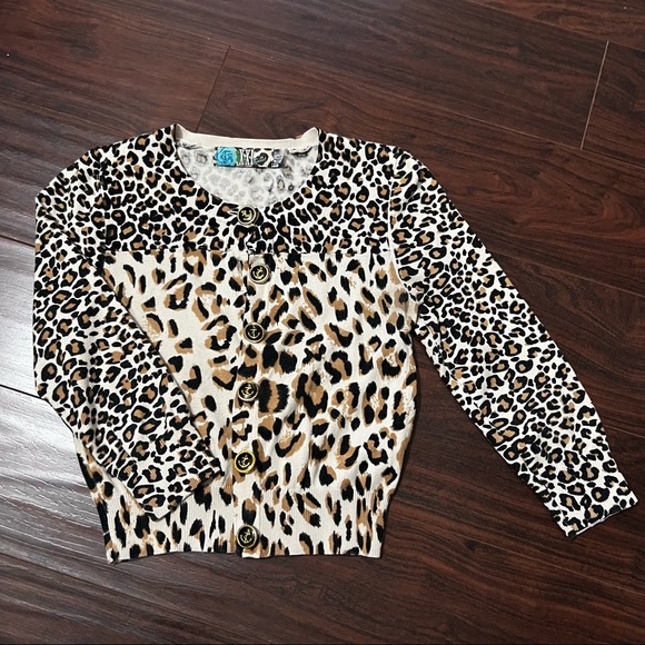 Forever 21 Twist edition Cropped Animal Print Buttoned Down Cardigan - Picture 5 of 5